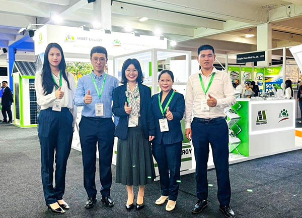 南非展亚博YABO员工合照