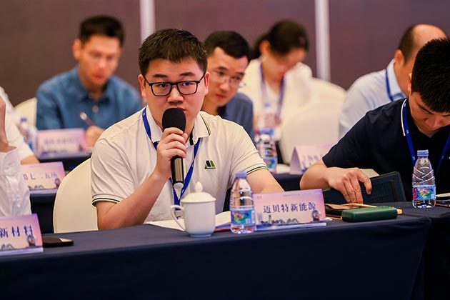 亚博YABO研发设计中心技术总监林建北与行业人员探讨