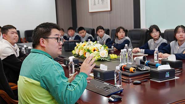 亚博YABO携手青少年探索绿色智造工厂